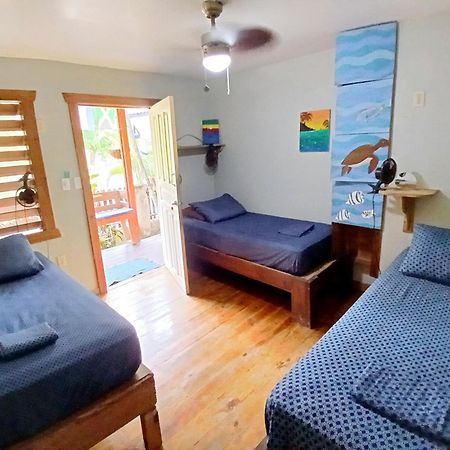 Roatan Backpackers' Hostel Sandy Bay Bagian luar foto