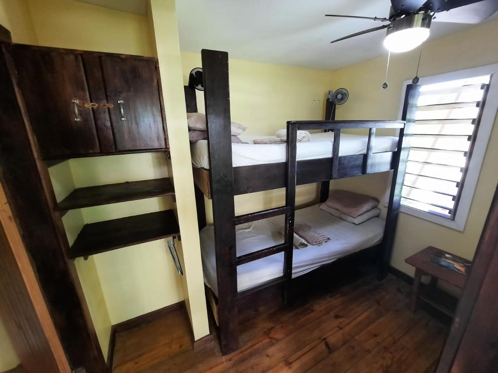 Roatan Backpackers' Hostel Sandy Bay Bagian luar foto