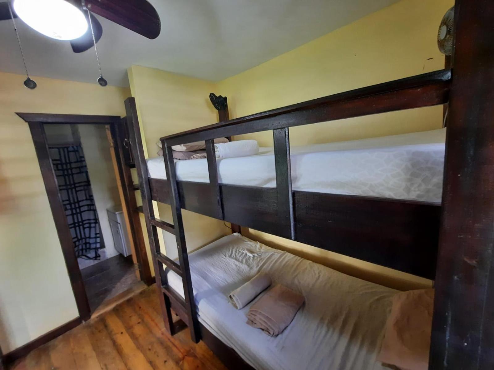 Roatan Backpackers' Hostel Sandy Bay Bagian luar foto
