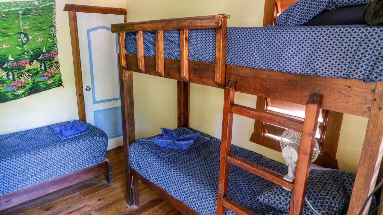 Roatan Backpackers' Hostel Sandy Bay Bagian luar foto