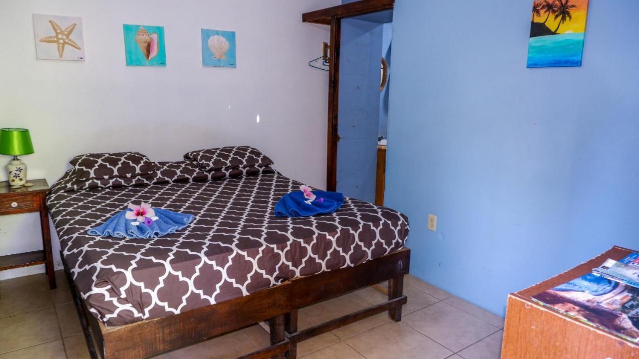 Roatan Backpackers' Hostel Sandy Bay Bagian luar foto