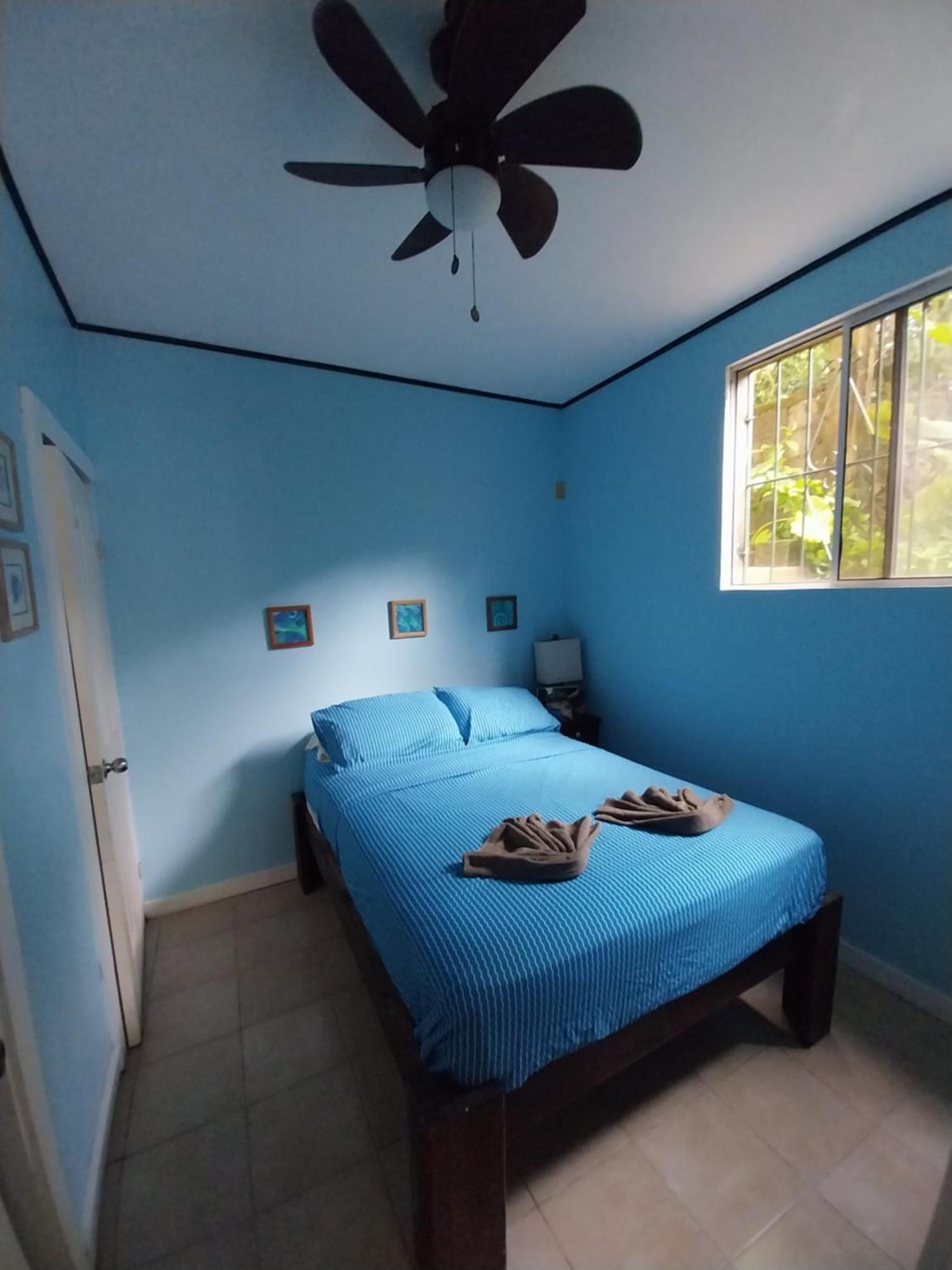 Roatan Backpackers' Hostel Sandy Bay Bagian luar foto