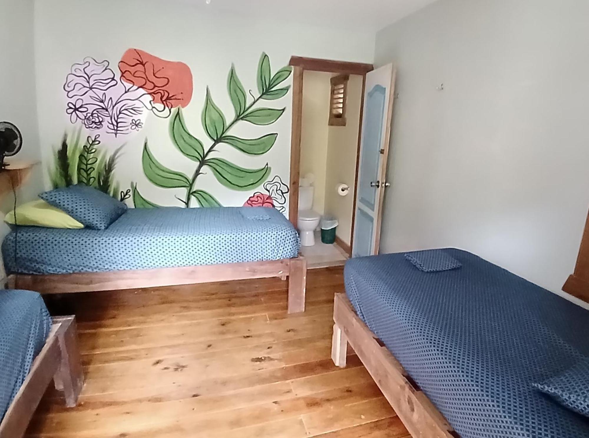Roatan Backpackers' Hostel Sandy Bay Bagian luar foto