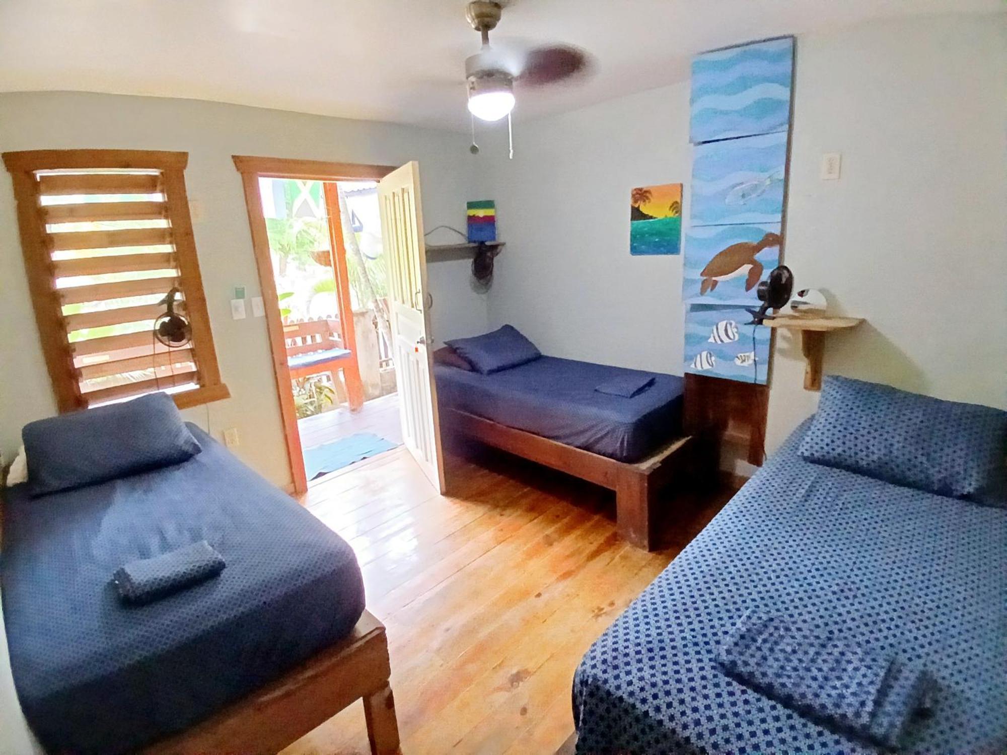 Roatan Backpackers' Hostel Sandy Bay Bagian luar foto