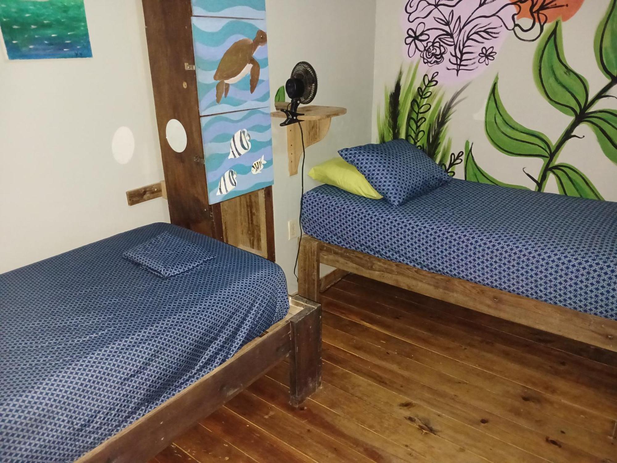 Roatan Backpackers' Hostel Sandy Bay Bagian luar foto