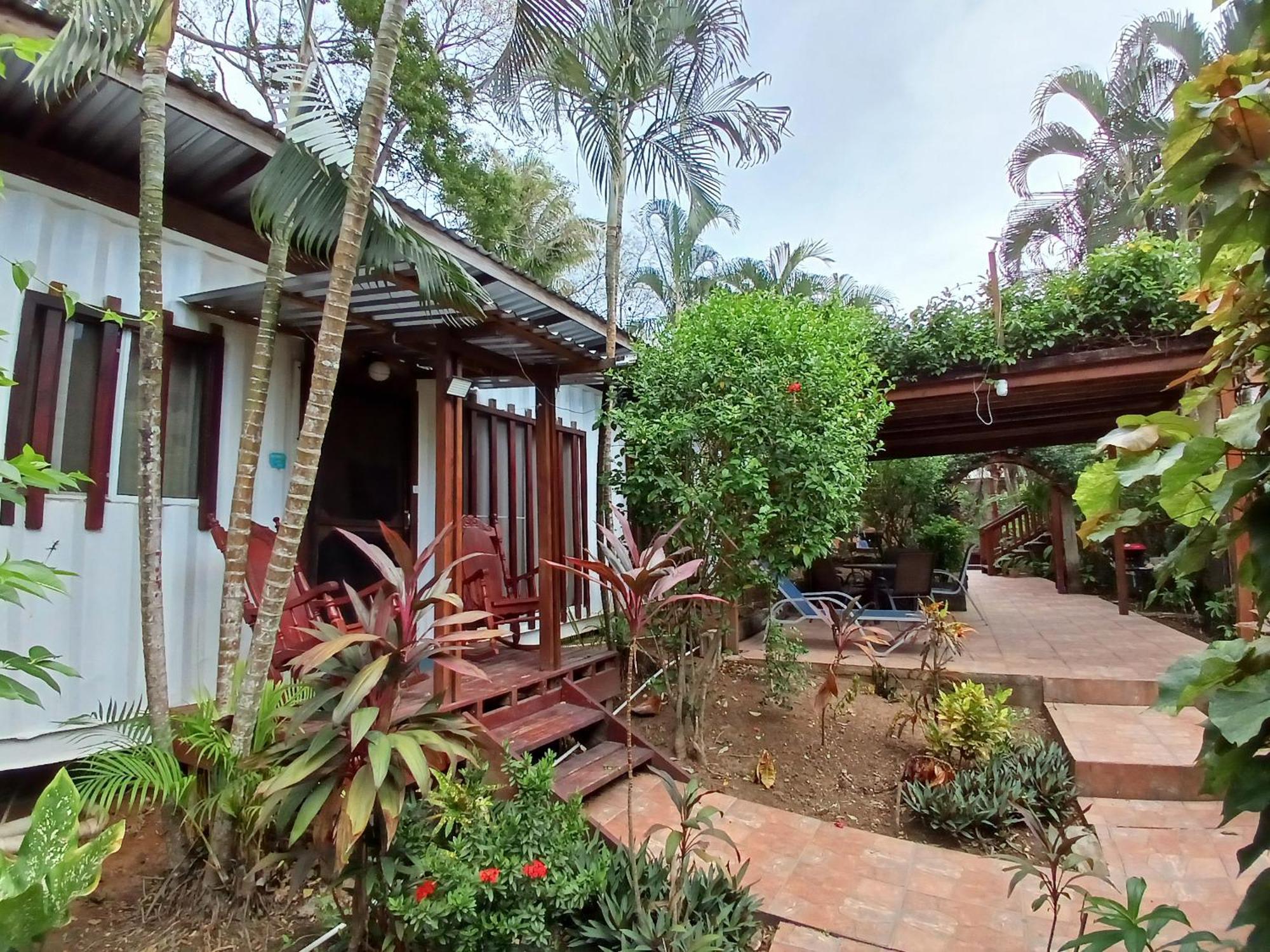 Roatan Backpackers' Hostel Sandy Bay Bagian luar foto