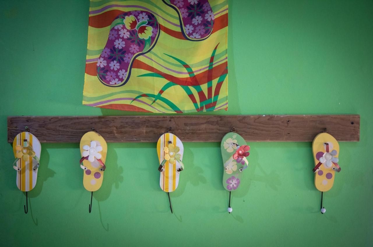 Roatan Backpackers' Hostel Sandy Bay Bagian luar foto