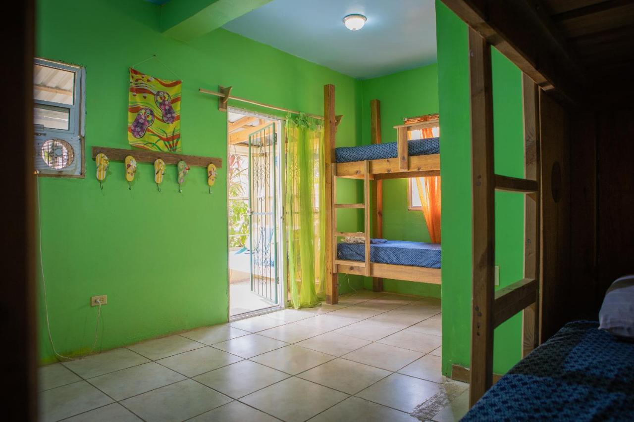 Roatan Backpackers' Hostel Sandy Bay Bagian luar foto