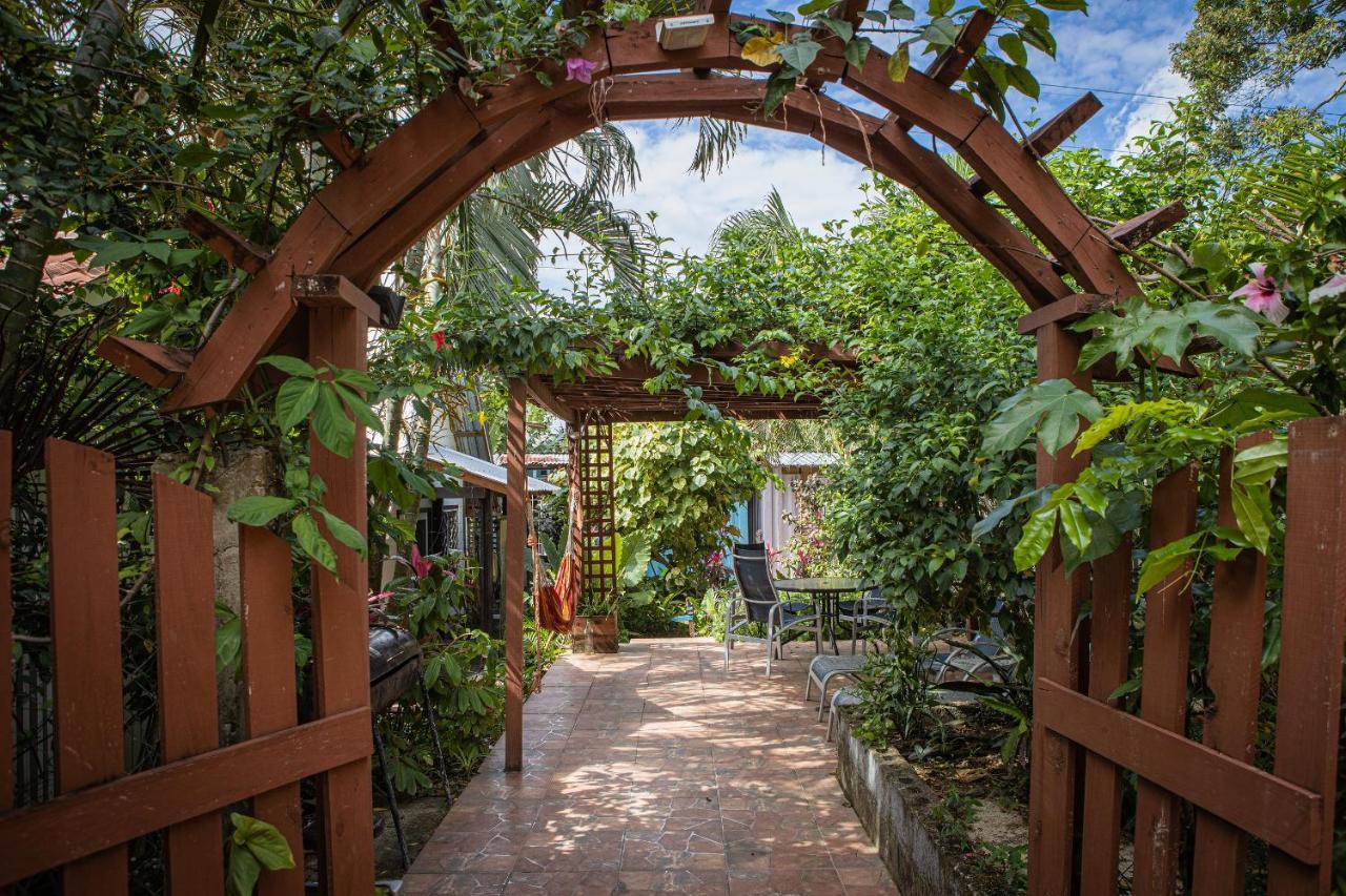 Roatan Backpackers' Hostel Sandy Bay Bagian luar foto